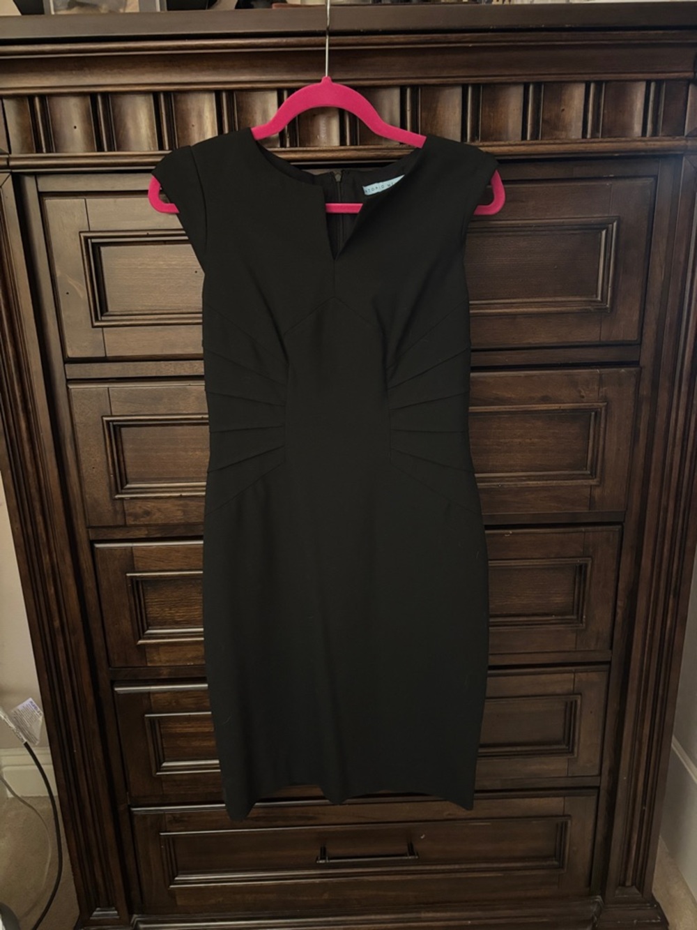 ANTONIO MELANI Black Cap-Sleeve Sheath Dress with V-Notch